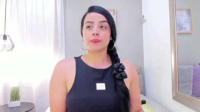 Paula Desousa online show from October 2025 07:25:02 PM