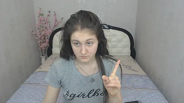 Holliy Cooper online show from February 2025 10:37:02 AM