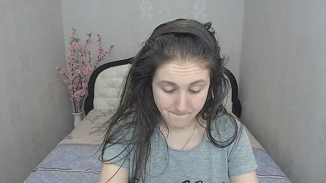 Holliy Cooper online show from February 2025 01:43:02 PM