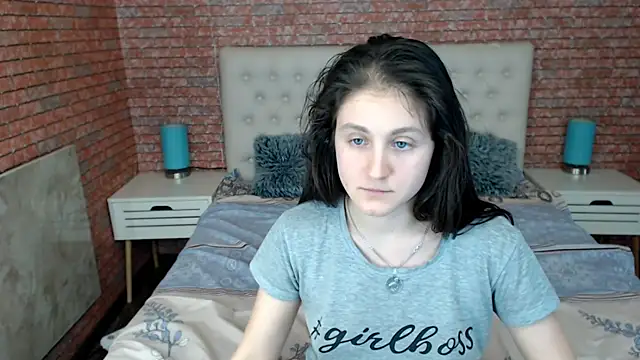 Holliy Cooper online show from February 2025 03:19:01 PM