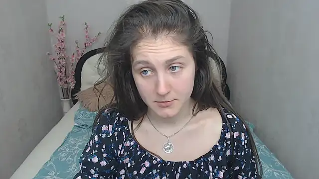 Holliy Cooper online show from March 2025 02:35:02 PM