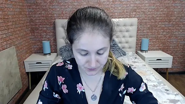 Holliy Cooper online show from September 2025 07:41:01 AM