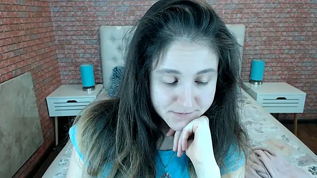 Holliy Cooper online show from November 2025 08:24:01 AM