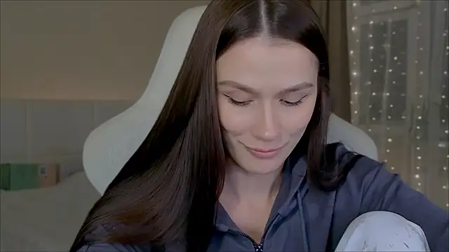 Snapshot of Madi_soon chatting on November 2025 04:30:02 PM Madi soon online show from November 2025 04:30:02 PM