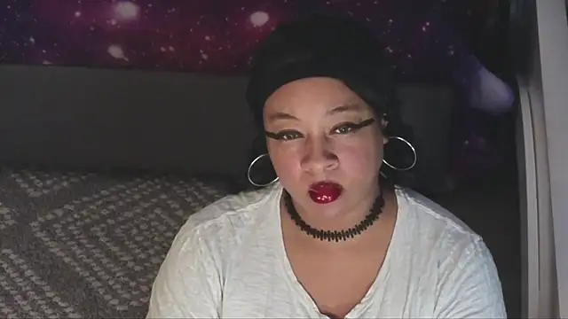 Snapshot of temptressbeauty24 chatting on December 2024 09:57:01 AM temptressbeauty24 online show from December 2024 09:57:01 AM