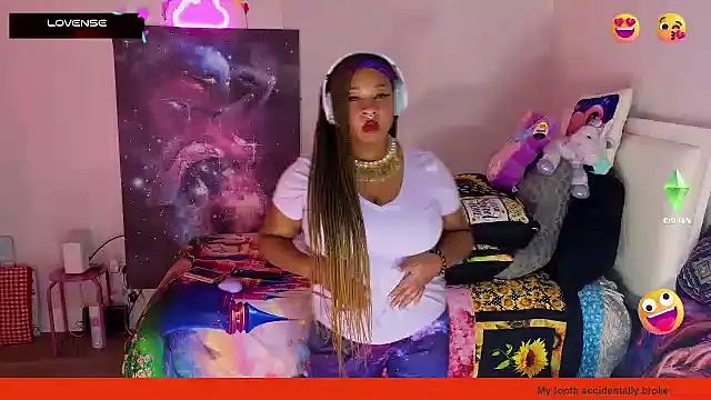 Snapshot of temptressbeauty24 chatting on February 2025 03:30:01 AM temptressbeauty24 online show from February 2025 03:30:01 AM