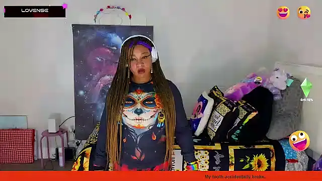 Snapshot of temptressbeauty24 chatting on February 2025 08:32:01 PM temptressbeauty24 online show from February 2025 08:32:01 PM