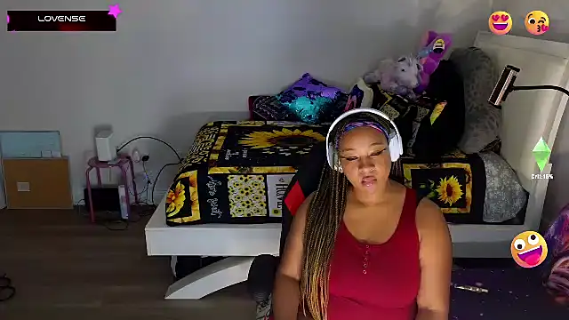 Snapshot of temptressbeauty24 chatting on February 2025 07:31:02 AM temptressbeauty24 online show from February 2025 07:31:02 AM