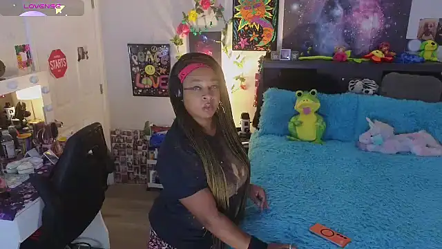 Snapshot of temptressbeauty24 chatting on September 2025 06:02:01 PM temptressbeauty24 online show from September 2025 06:02:01 PM