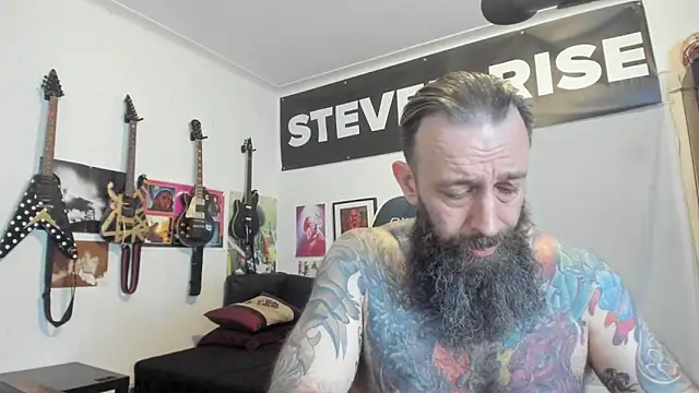 Snapshot of StevenRiseNYC chatting on April 2026 11:36:02 PM StevenRiseNYC online show from April 2026 11:36:02 PM