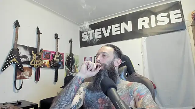 Snapshot of StevenRiseNYC chatting on May 2026 12:39:01 AM StevenRiseNYC online show from May 2026 12:39:01 AM