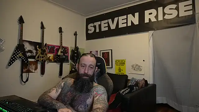 Snapshot of StevenRiseNYC chatting on May 2026 11:57:01 PM StevenRiseNYC online show from May 2026 11:57:01 PM