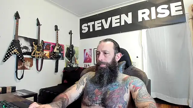 Snapshot of StevenRiseNYC chatting on June 2026 10:57:01 PM StevenRiseNYC online show from June 2026 10:57:01 PM