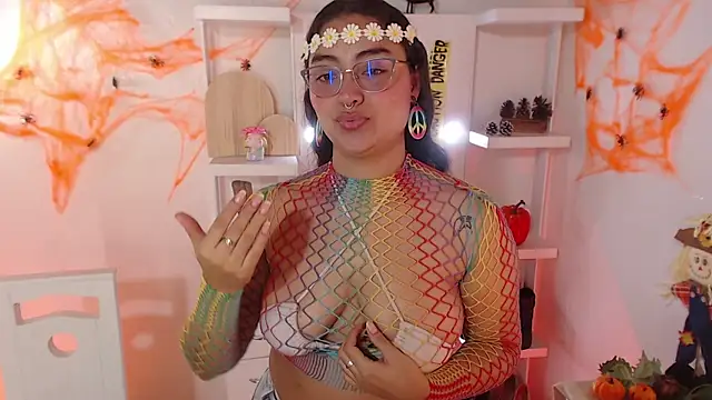  Kim  M online show from October 2025 01:00:01 PM