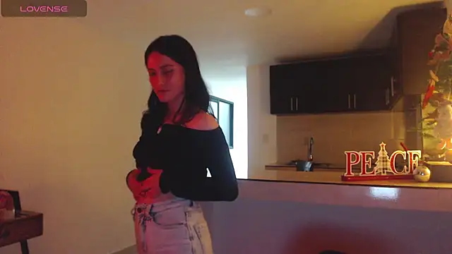 Snapshot of AlissonnFoxx chatting on December 2024 11:41:02 PM AlissonnFoxx online show from December 2024 11:41:02 PM