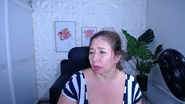 Valentinaa mature online show from October 2025 10:00:02 PM