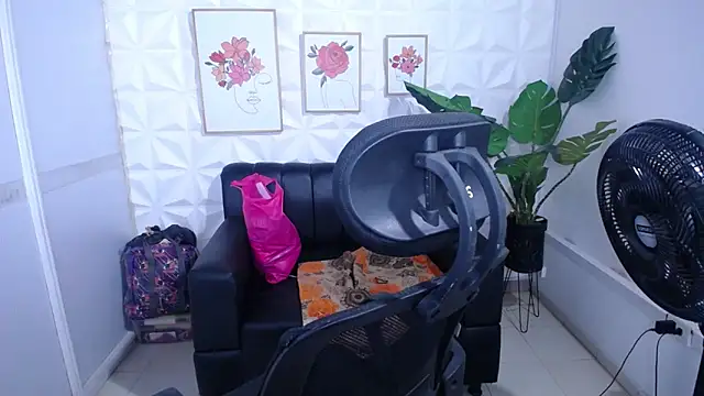 Valentinaa mature online show from November 2025 04:49:01 AM