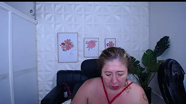 Valentinaa mature online show from January 2026 01:07:02 AM