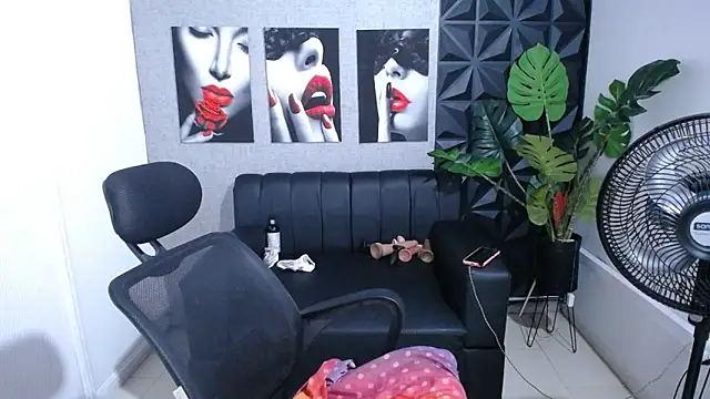 Valentinaa mature online show from June 2026 11:35:01 PM