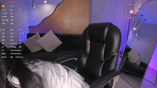 LizzHamilton   online show from January 2026 08:47:01 PM