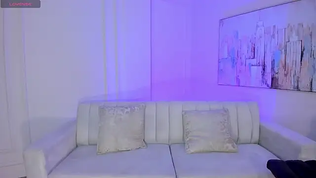 Snapshot of LizzHamilton__ chatting on April 2026 05:32:01 PM LizzHamilton online show from April 2026 05:32:01 PM