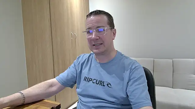 BrettJ81 online show from October 2025 05:28:01 PM