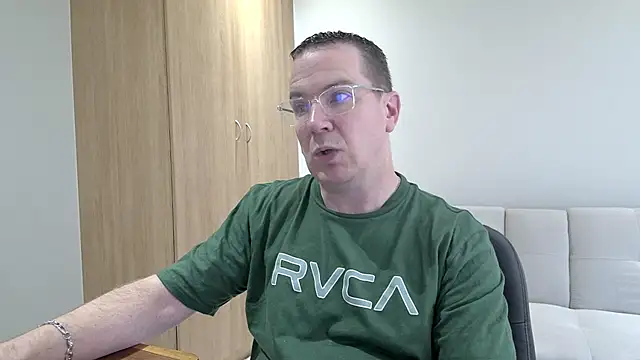 BrettJ81 online show from December 2025 12:12:02 PM