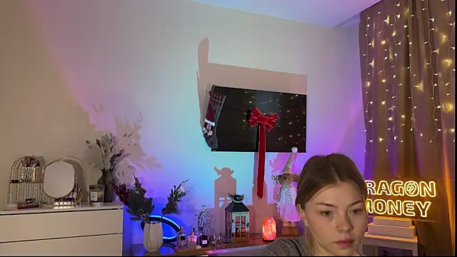 Aliceimhorny online show from December 2024 08:49:01 AM