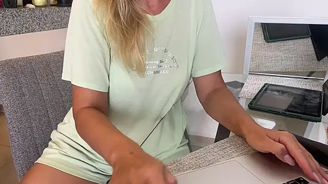 mommy nadin online show from March 2025 09:48:02 PM