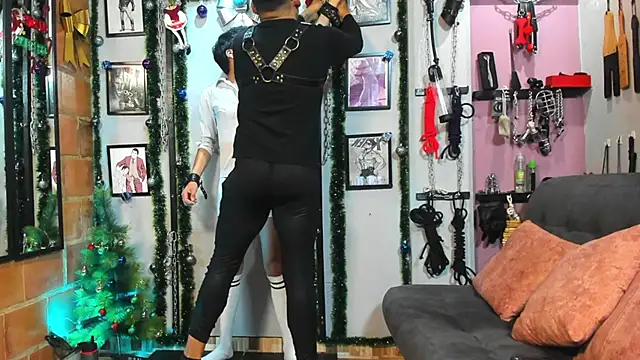 dom2travelersss online show from December 2024 01:58:01 PM