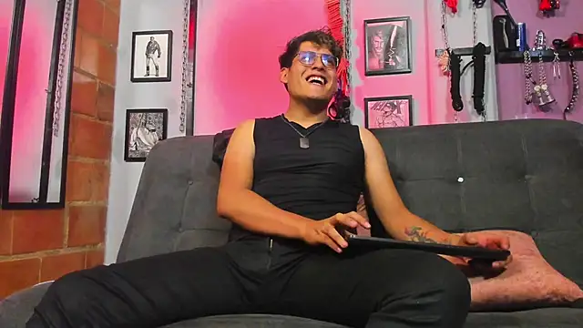 dom2travelersss online show from March 2025 09:16:02 PM