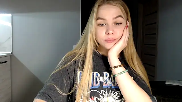 Snapshot of Sunbeam_ chatting on December 2024 11:03:01 PM Sunbeam online show from December 2024 11:03:01 PM