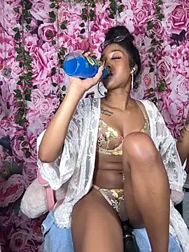 mismialove online show from October 2025 07:21:01 AM