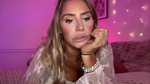 Snapshot of Fitnessbabe69 chatting on November 2025 09:19:02 AM Fitnessbabe69 online show from November 2025 09:19:02 AM